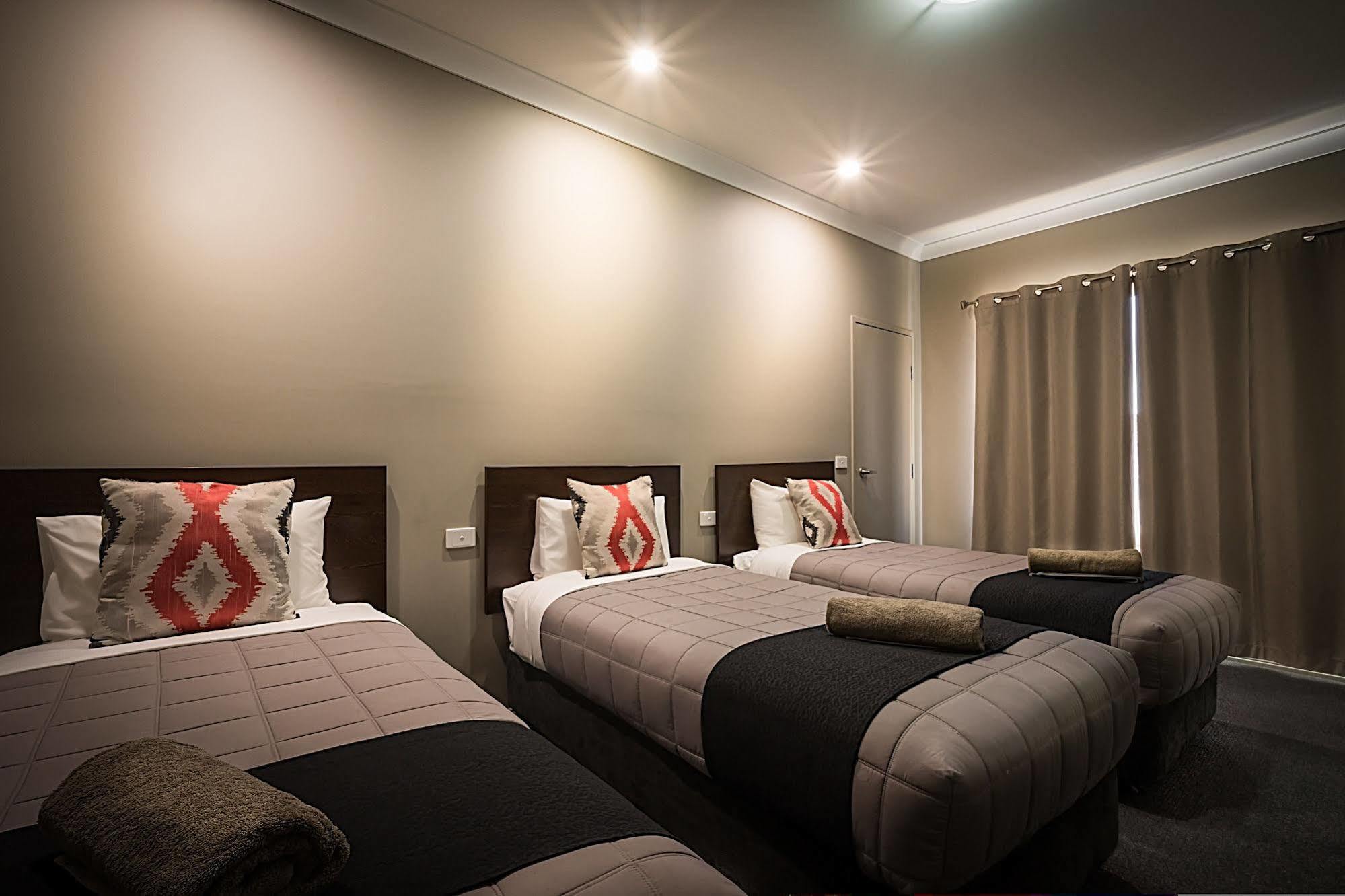 Akuna Motor And 4* Dubbo